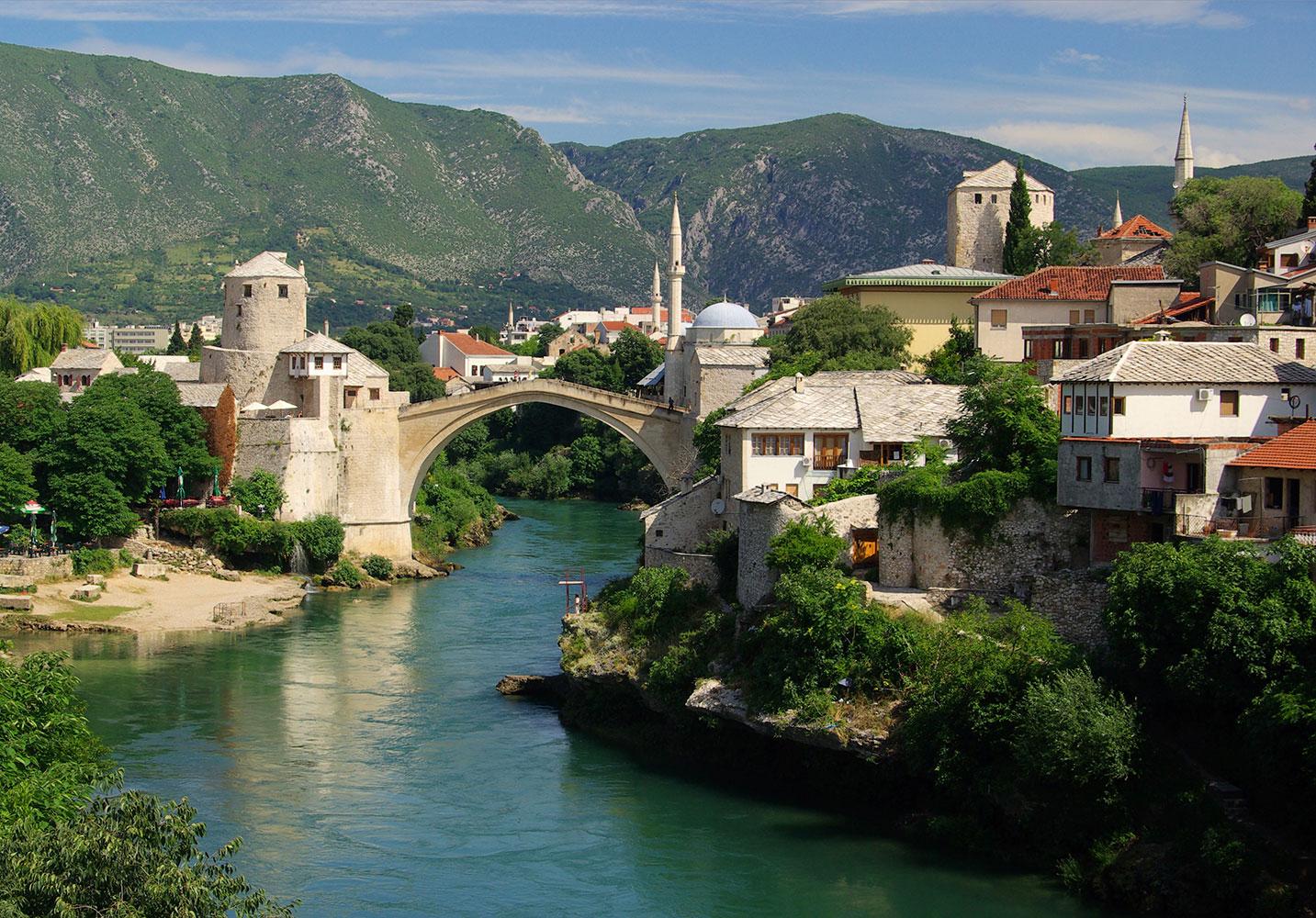 blog255-bridge-Neretva-River-Bosnia-and-Herzegovina-Mostar-1993.jpg